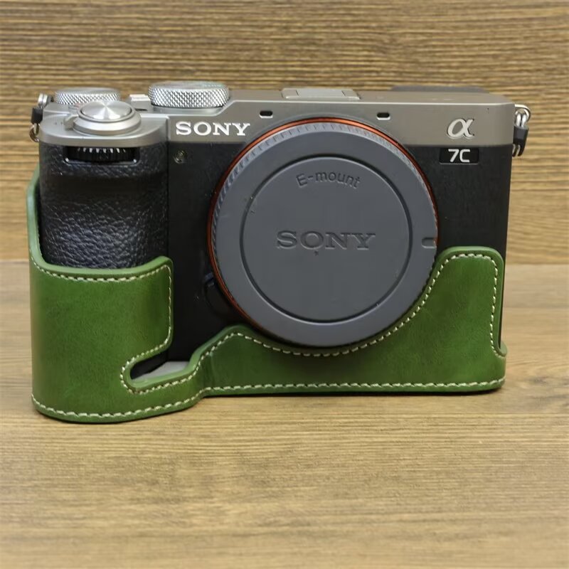 适用于索尼a7c2油皮底座Sony A7C2相机包半套皮套 免拆电池款