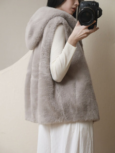 LPIUTY 2026新款仿皮草马甲女短款百搭修身秋冬立领背心毛毛外套