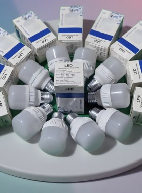 家用led灯泡室内照明超亮球泡卧室节能灯e27螺口B22卡口带包装盒