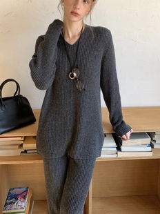 显瘦质感针织套装 针织毛衣垂坠感休闲裤 宽松V领长袖 Row风冬装