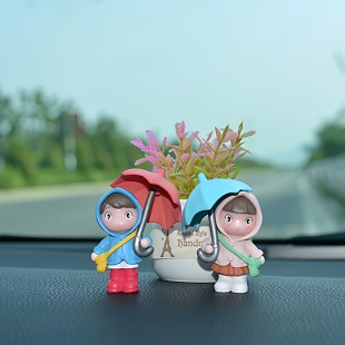 2025网红可爱卡通打伞小女孩车载饰品摆件汽车内中控台窗边装饰品