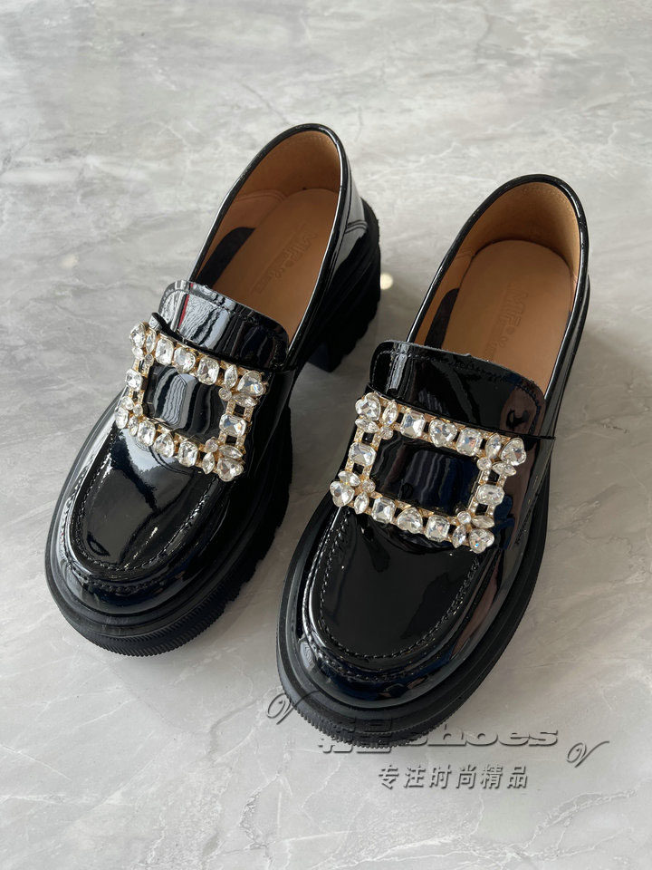 外贸女鞋牛漆皮水钻方扣圆头厚底增高鞋女一脚蹬乐福鞋女士低帮鞋