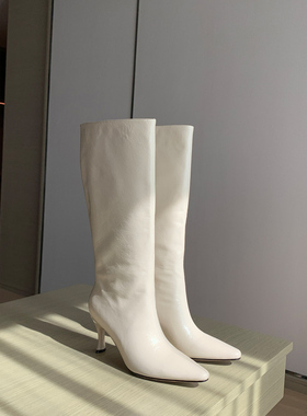 Le'Queen by奶油白色长靴细跟摔纹牛皮气质尖头猫跟5㎝高筒长筒靴