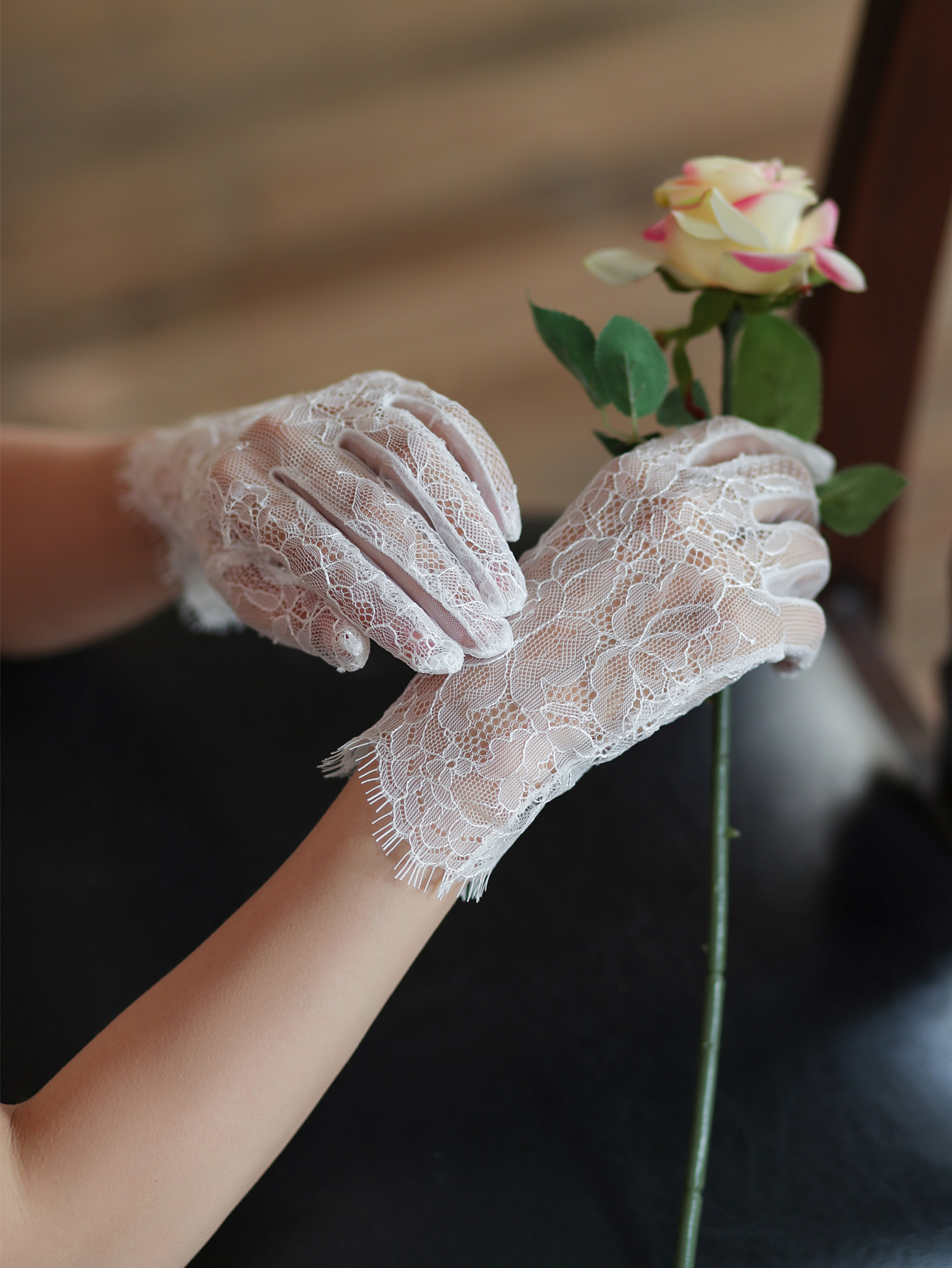 睫毛蕾丝婚纱手套简约白色短款薄纱婚礼晚宴新娘结婚手套欧美复古