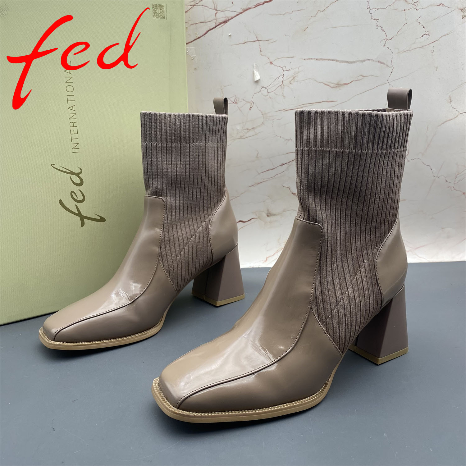 37码fed/艾芙伊迪撤柜断码牛皮女鞋粗跟高跟套筒方头套筒弹力短靴