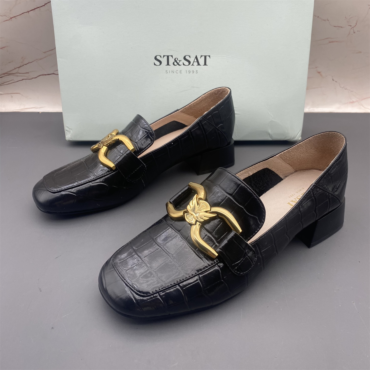 35码ST&SAT星期六撤柜断码牛皮女鞋圆头平跟防滑中口时尚乐福鞋