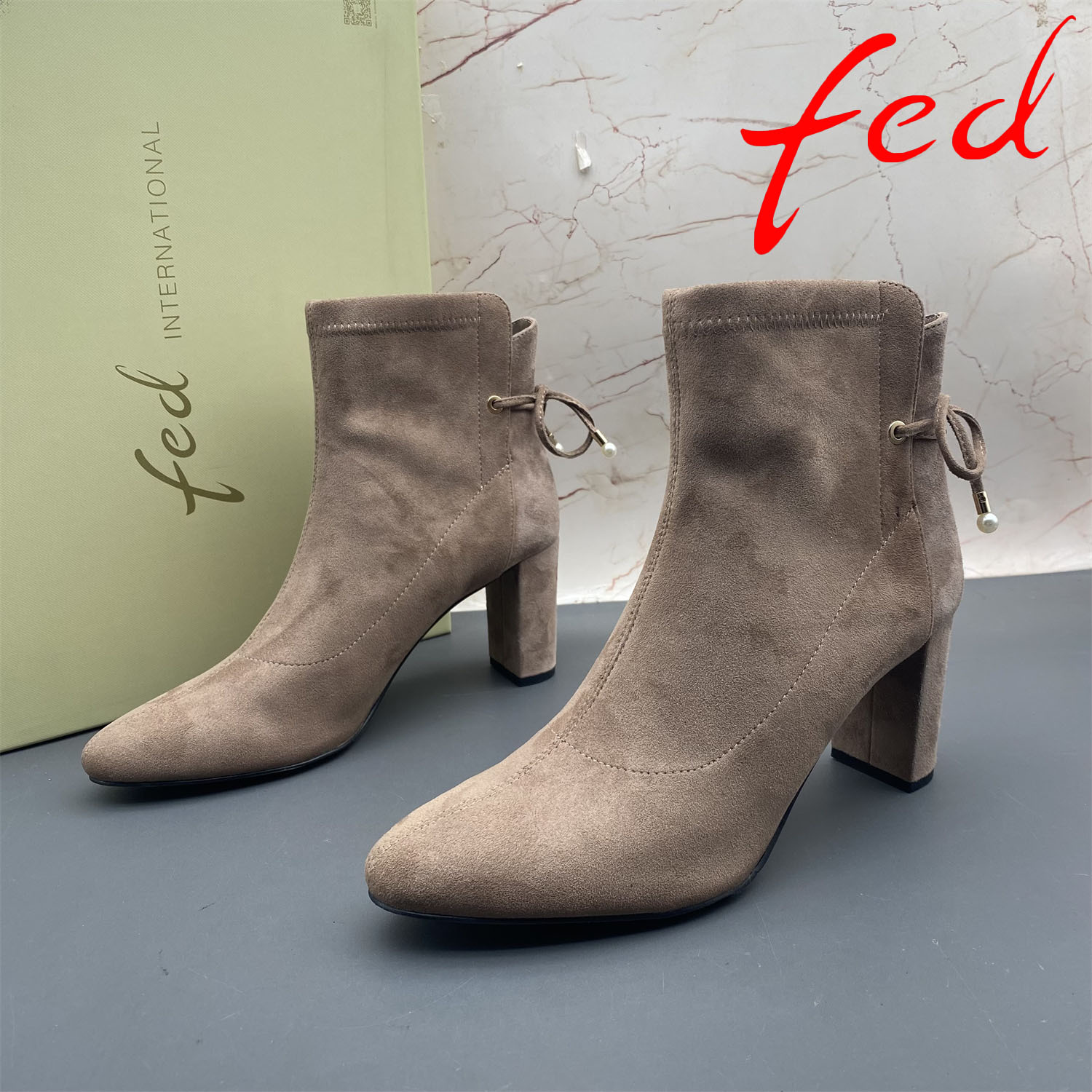 39码fed/艾芙伊迪撤柜断码处理女鞋粗跟高跟尖头时尚气质短靴