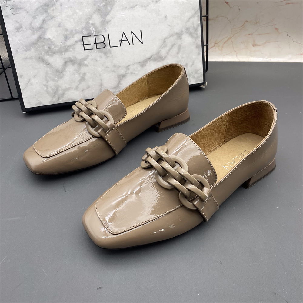 EBLAN/伊伴撤柜断码处理牛皮女鞋中口方头平跟防滑时尚气质乐福鞋