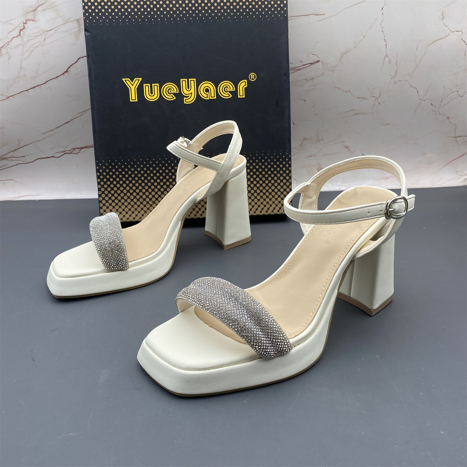 月芽儿品牌撤柜处理女鞋水钻扣带后空中空露趾气质休闲日常凉鞋,女鞋,一字带凉鞋,淘宝优惠券,粉丝福利购,淘宝优惠卷