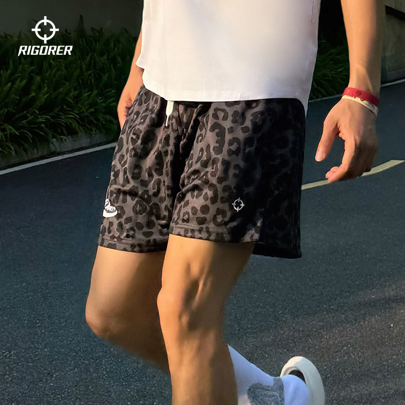 准者豹纹短裤2025夏季新款男士透气篮球跑步美式潮流运动四分裤子