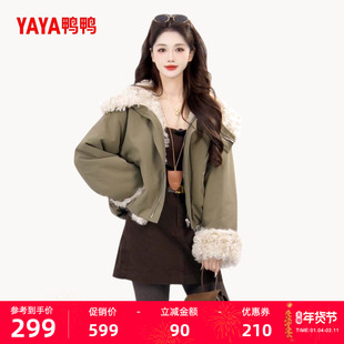 鸭鸭2025年冬季新款羽绒服女羊卷毛毛领气质设计感休闲派克外套F