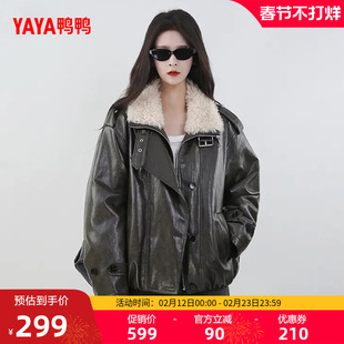 鸭鸭巴恩风羽绒服女2025冬季新款时尚百搭翻领PU皮保暖短款外套J