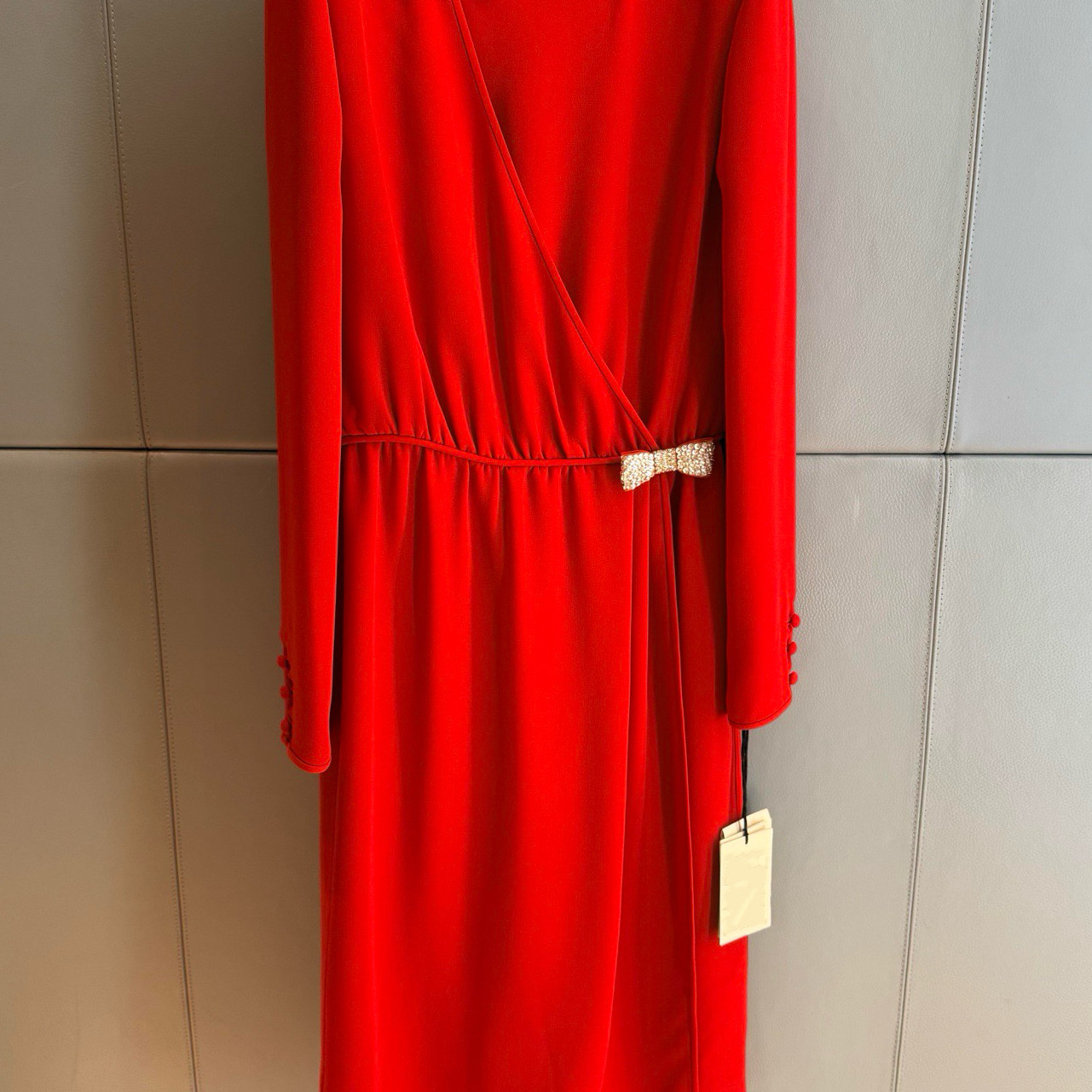 AM高定买手店红色V领长袖连衣裙女收腰蝴蝶结腰带氛围感中长款