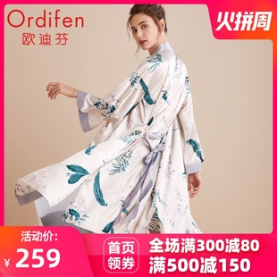 欧迪芬女士家居服柔软光泽色丁面料舒适印花休闲外披睡袍XH9603