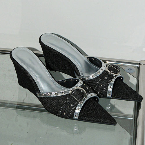 铆钉尖头一字带高跟凉拖鞋女