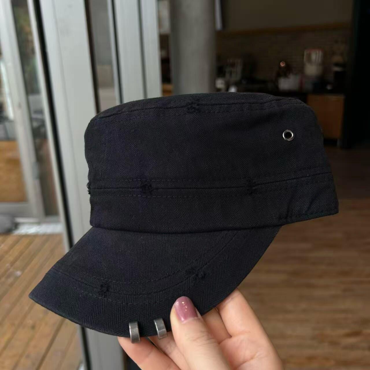 新款铁环破洞棉布做旧显瘦马术帽子女秋冬百搭磨破小众平顶鸭舌帽
