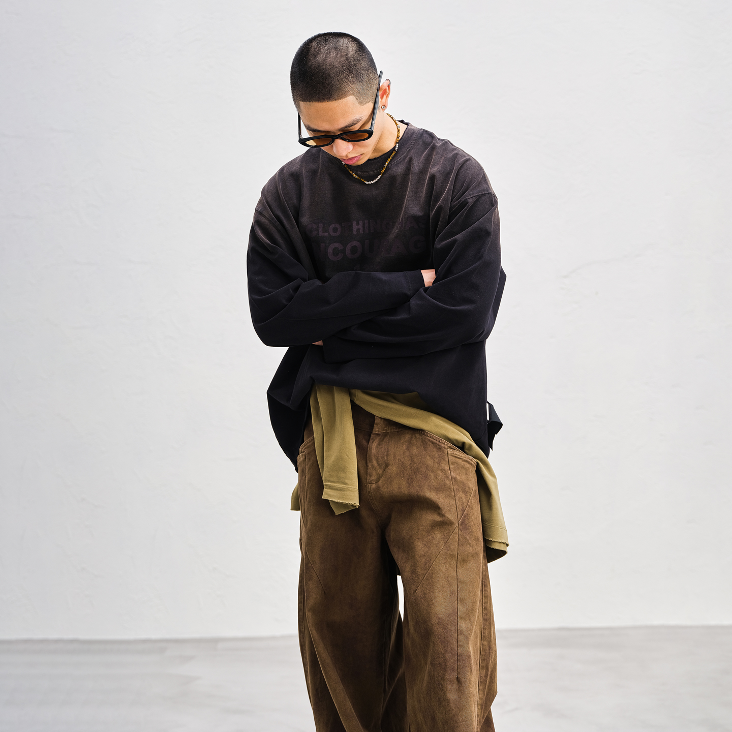 JUPSTUDIO字母印花磨边长袖T恤男