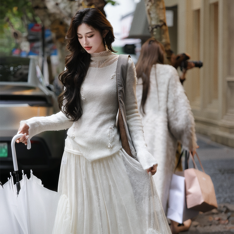 AZure法式复古米色撕破珍珠毛衣