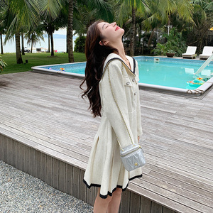 今年流行海军领连衣裙女2025春季新款高级设计感减龄独特漂亮裙子图片