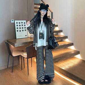 欧货高级感时尚套装女秋季条纹连帽针织上衣休闲阔腿拖地裤两件套