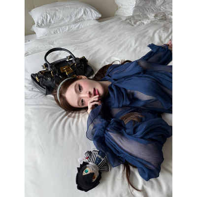 林悠 【4k+Atu Body couturee半透真丝上衣 定染显白闪电藏蓝】