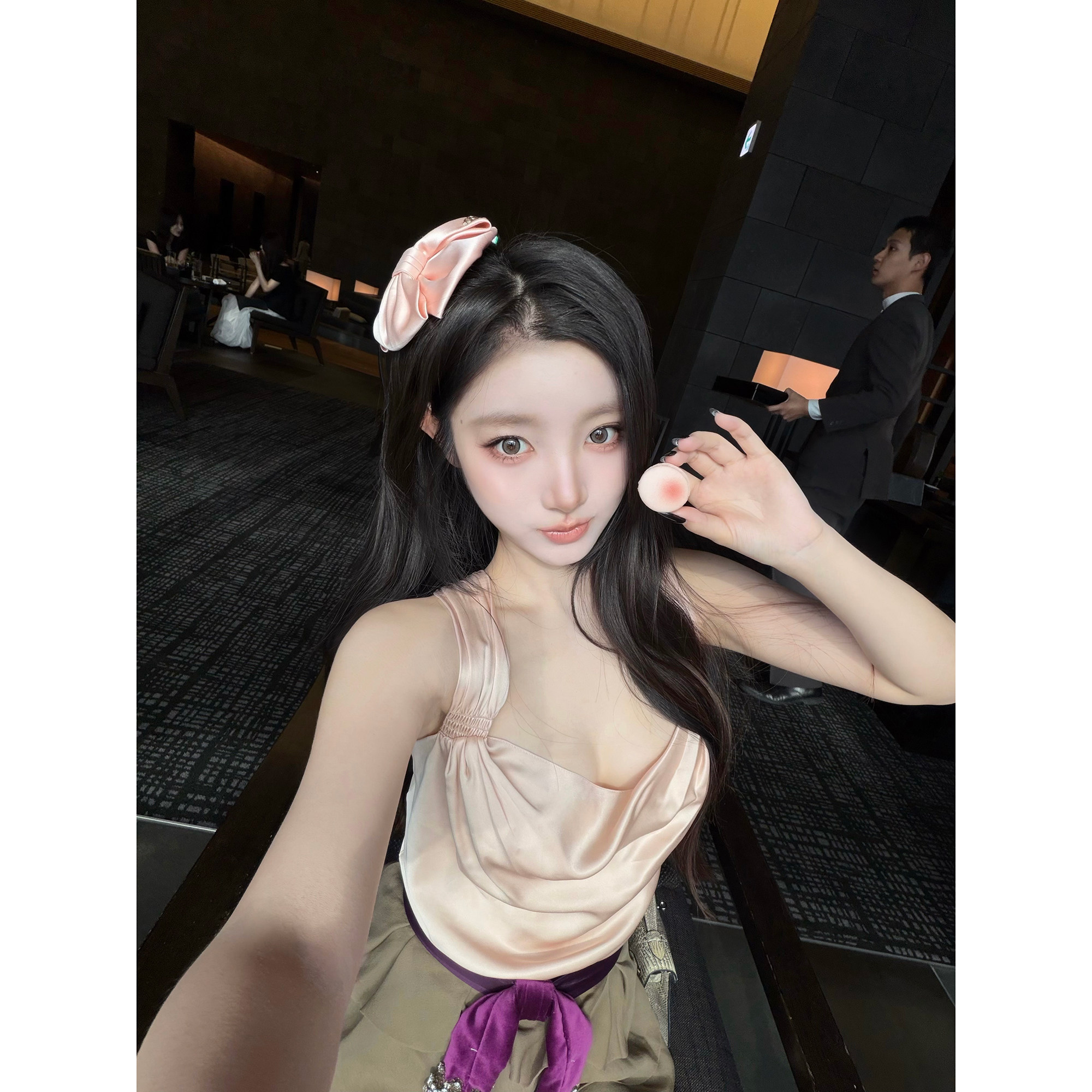 林悠 chlo vtg粉色上衣挂脖