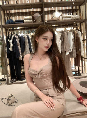 林悠 6/10 14:00丹麦品牌 奶茶金天丝衬衫\天丝吊带\天丝遮胯裤子