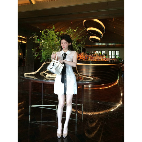 林悠 定制【韩国进口镂空透视显白减龄蕾丝 领带排扣无袖连衣裙】