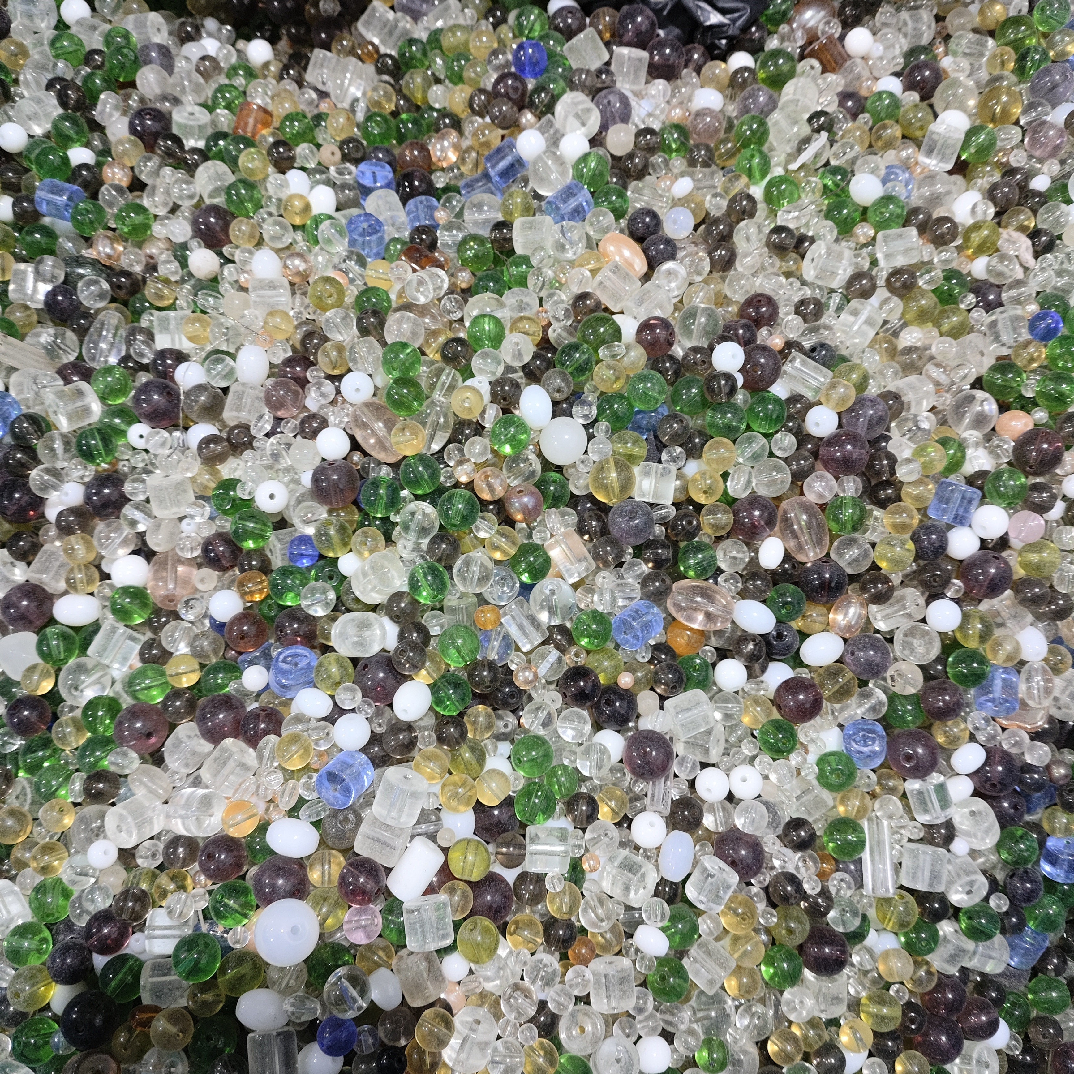 福利一单3斤 混色玻璃珠4-14 mm为主 回家洗洗