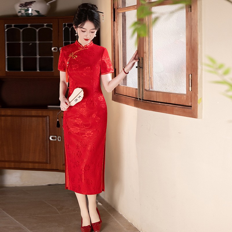红色外嫁女回娘家旗袍2025新款年轻款中国红公司年会礼仪走秀礼服