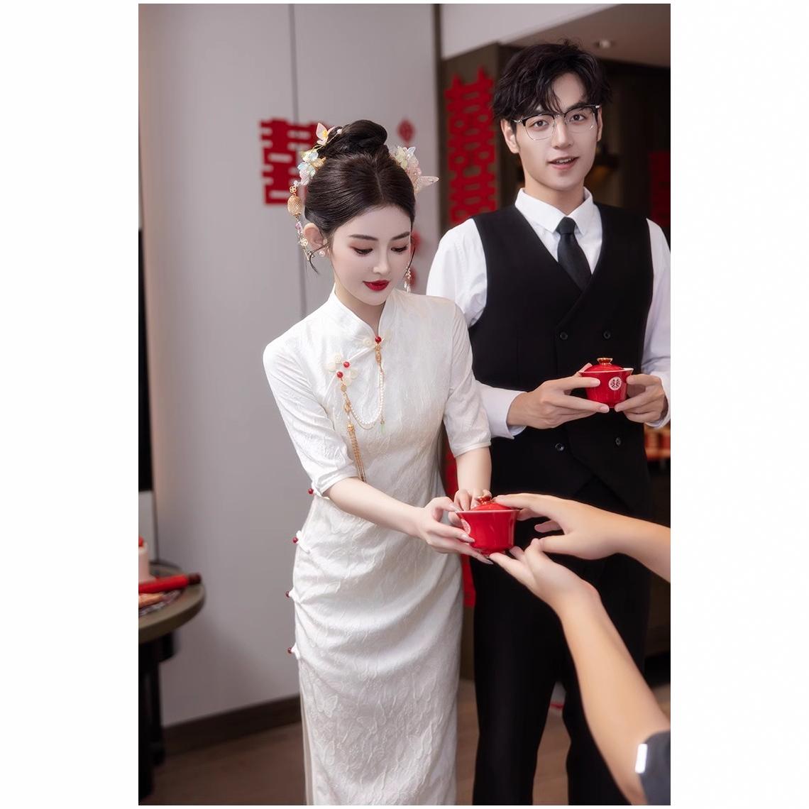 白色旗袍新中式绝美订婚礼服裙女长袖秋款2025新款敬酒服领证登记