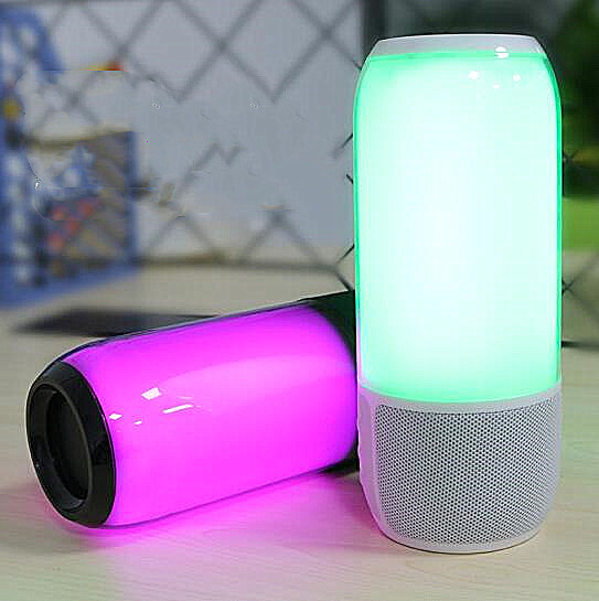 新款网红内置锂电池户外蓝牙音箱