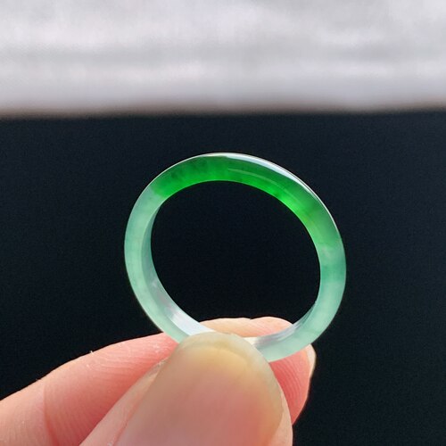 天然A货冰种阳绿翡翠素圈戒指