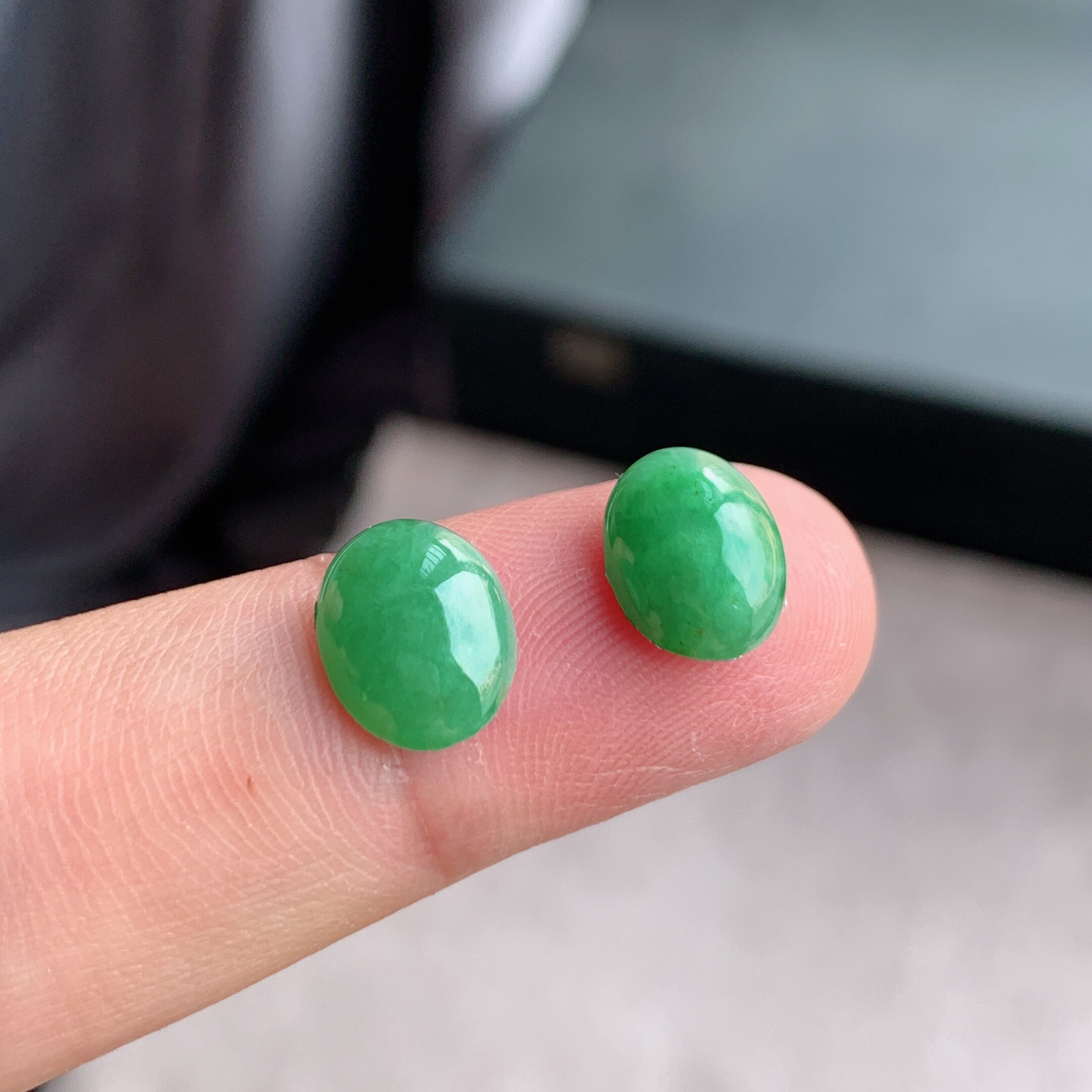 缅甸天然A货翡翠 满绿豆绿蛋面戒面一对 L17