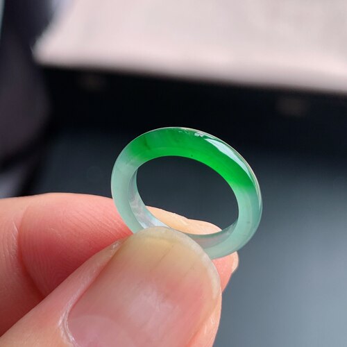 天然A货冰种阳绿翡翠素圈戒指