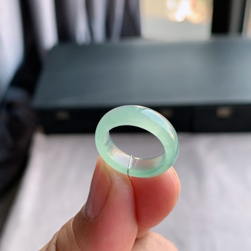 天然A货翡翠冰种10号葡萄肉戒指