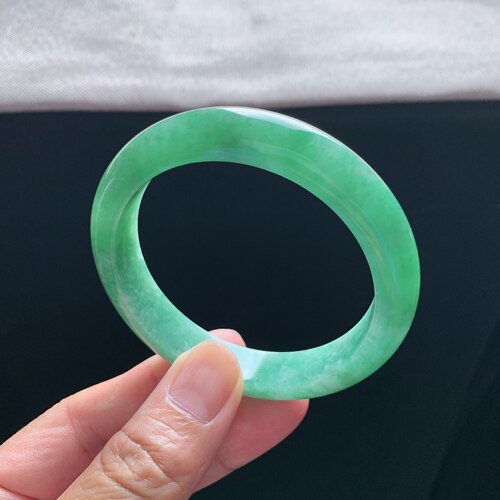 缅甸A货翡翠手镯58圈口阳绿