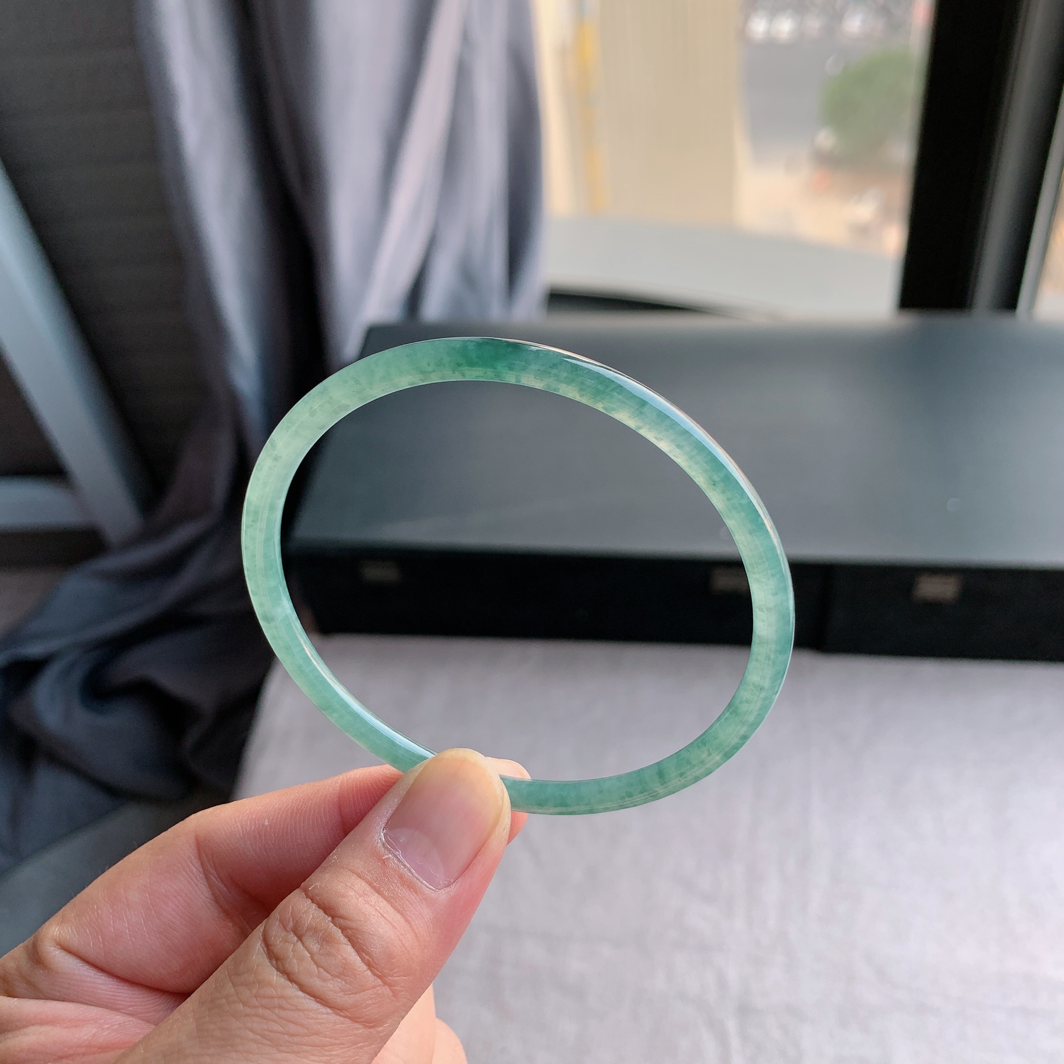 天然A货翡翠63圈口湖水蓝手镯