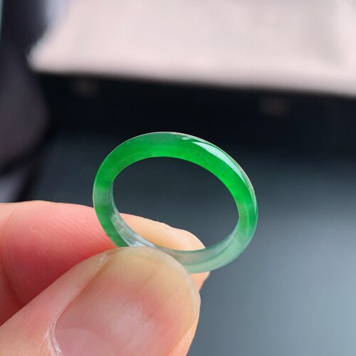 天然A货冰种阳绿翡翠戒指