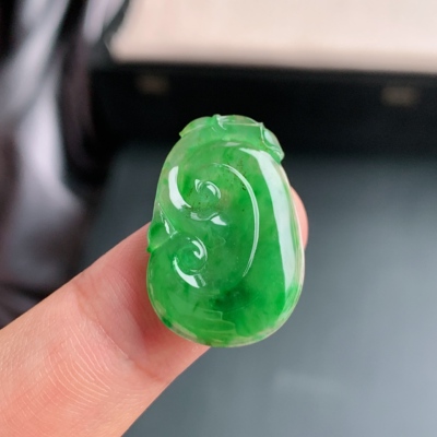 缅甸天然A货冰糯阳绿翡翠吊坠