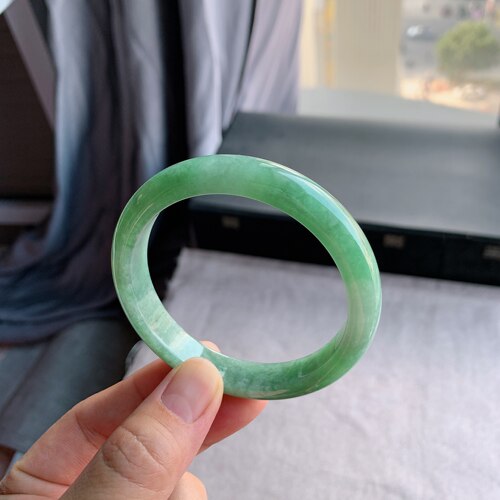 缅甸A货翡翠手镯62圈口绿豆绿