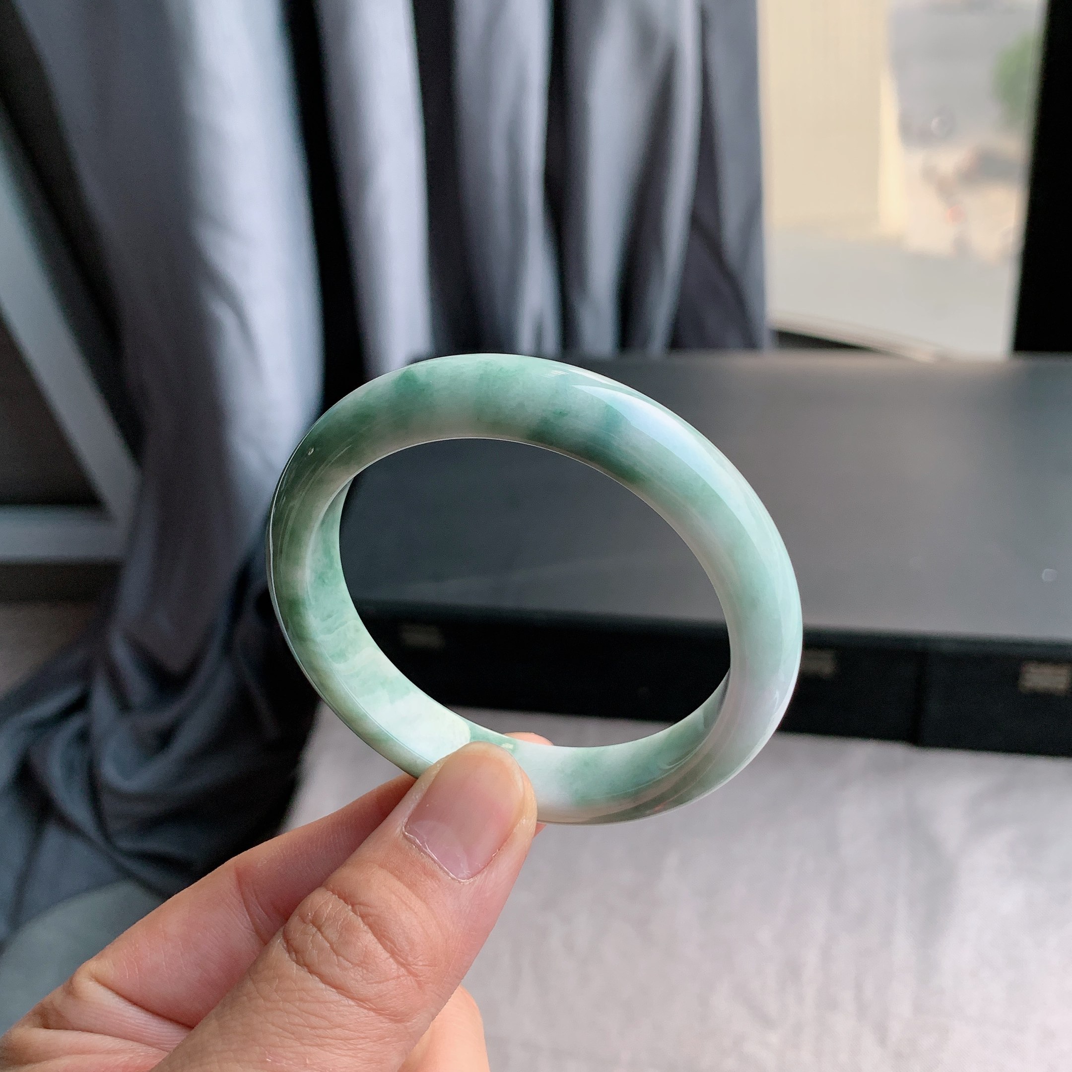 缅甸天然A货翡翠 56圈口飘蓝花正圈手镯玉镯T4