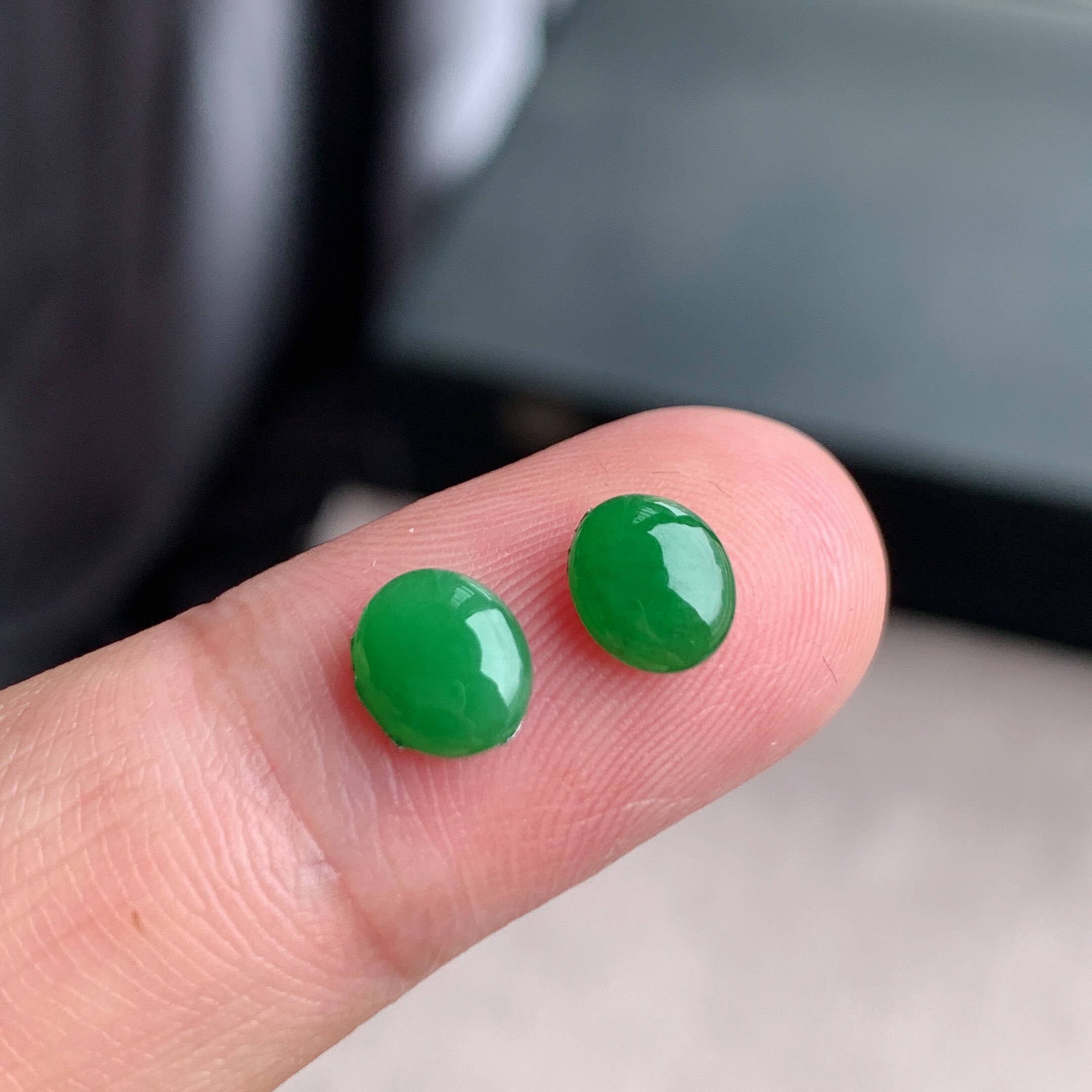 缅甸天然A货翡翠 满绿阳绿蛋面戒面一对L11