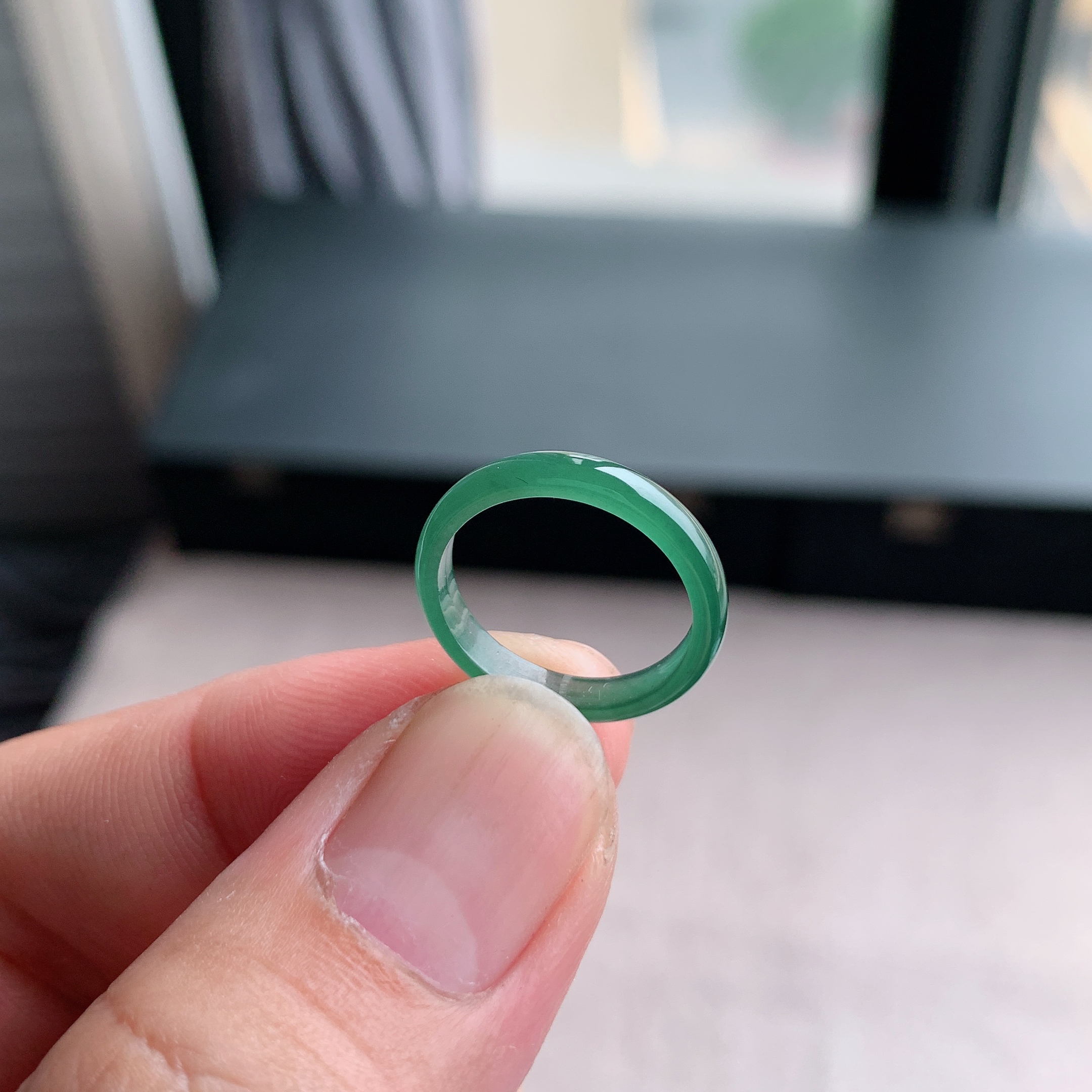 天然A货翡翠冰种8号湖水绿戒指