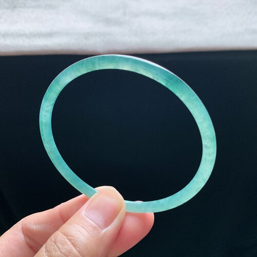 缅甸A货翡翠冰种湖水蓝手镯