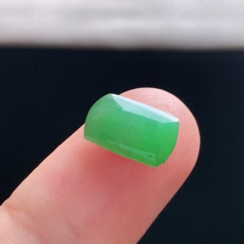 缅甸A货冰糯果绿翡翠马鞍戒面