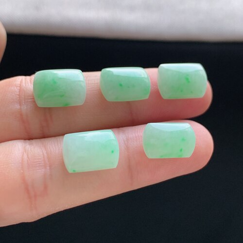缅甸天然A货翡翠飘绿马鞍戒面