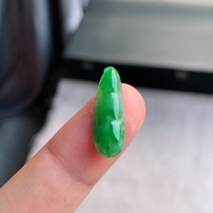 缅甸天然A货翡翠 满绿阳绿福豆镶嵌件D01