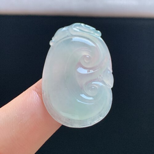 缅甸A货冰种白月光如意翡翠吊坠