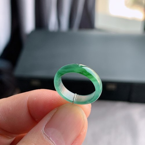 天然A货冰种飘绿翡翠戒指